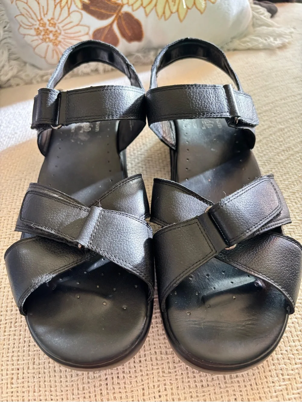Propét Comfort Walking Shoe Sandals Black Adjustable Cross Strap Size 10